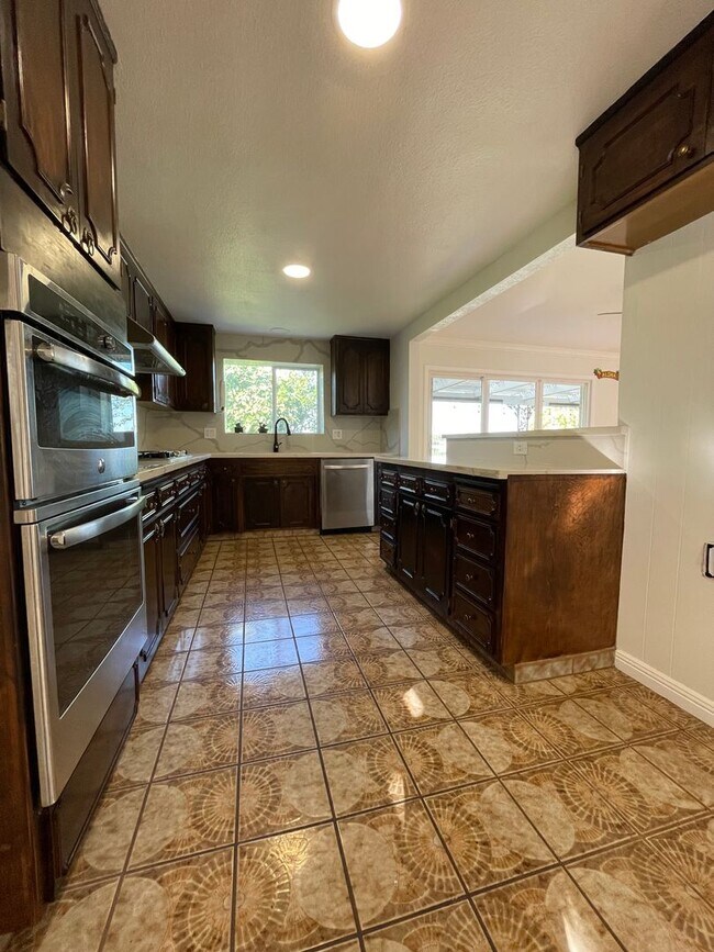Building Photo - 6520 Havenside Dr