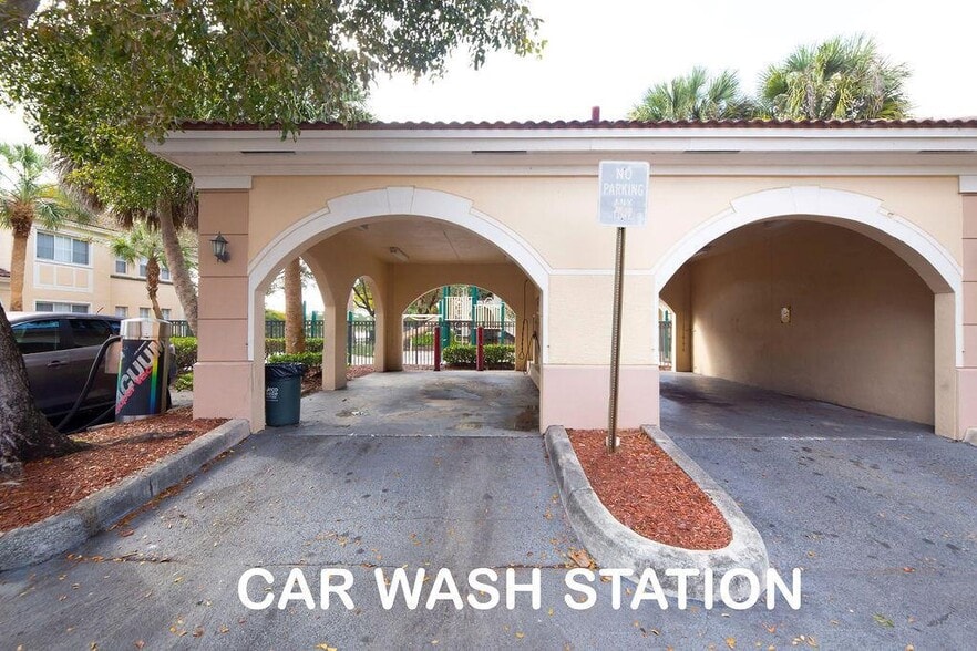 Building Photo - 2400 Centergate Dr