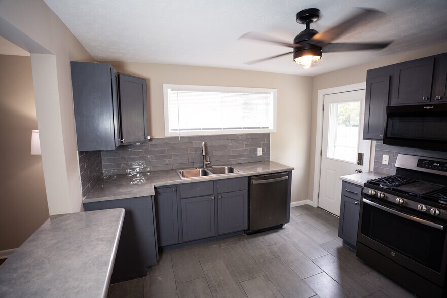 Building Photo - 1758 Sanborn Dr