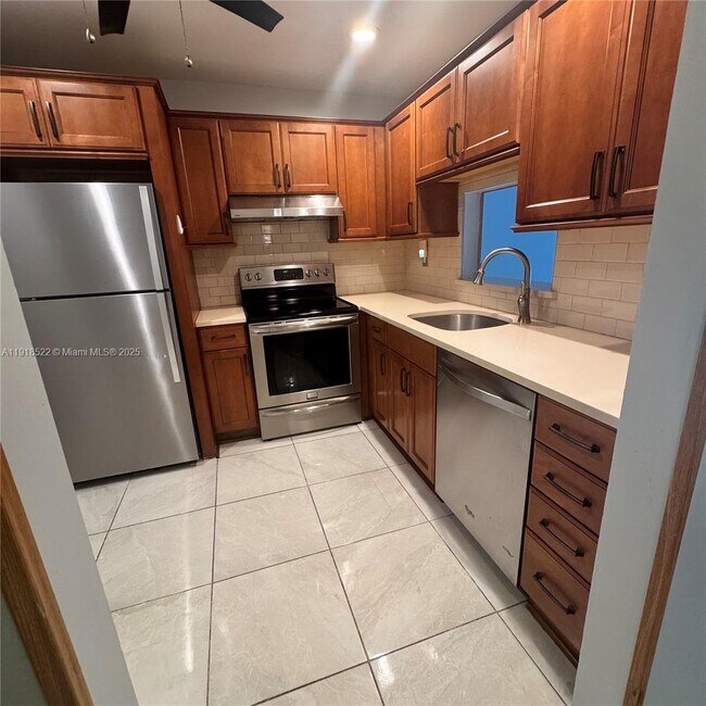 Building Photo - 12035 NE 2nd Ave