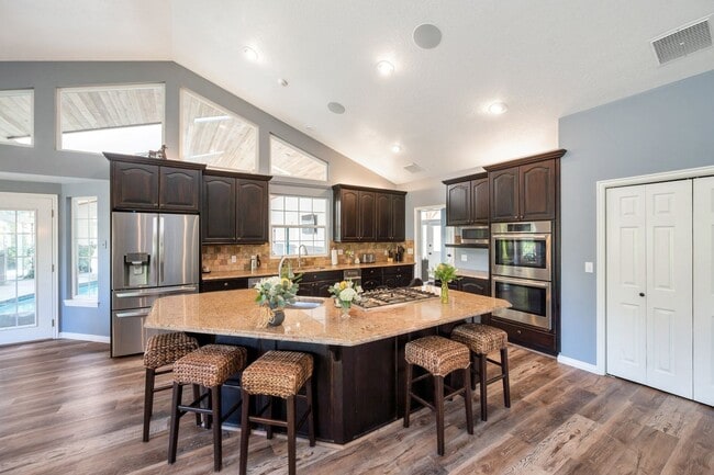 Building Photo - Immaculate Home for rent in gated cul-de-sac!