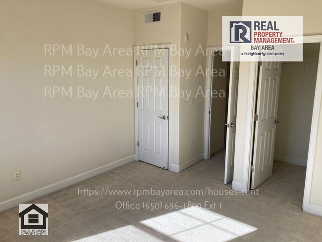 Building Photo - December Rent Special: 2 Bedroom 2.5 Bathr...