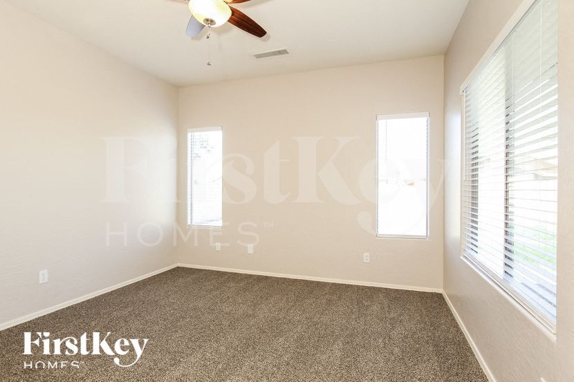 Building Photo - 390 E Yellow Wood Ave