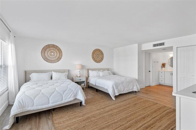 Building Photo - 3500 Galt Ocean Dr