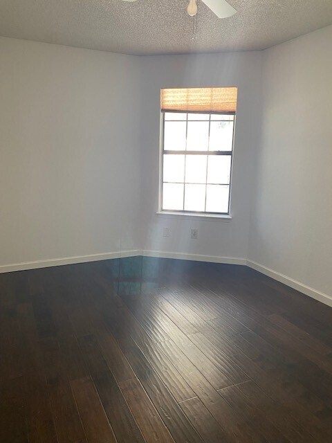 Building Photo - 1803 Ryon Cove