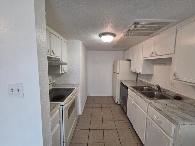 Building Photo - 401 SE 12th St