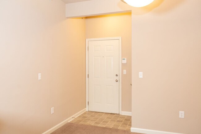 Building Photo - 770 Walker Square