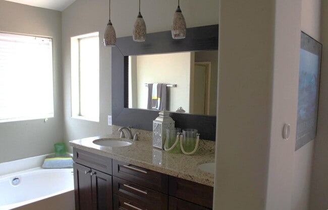 Building Photo - 9456 E Pine Valley Rd