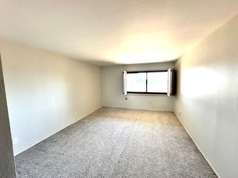 Building Photo - 8828 Pershing Dr