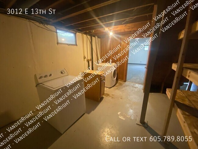 Building Photo - 3012 E 13th St