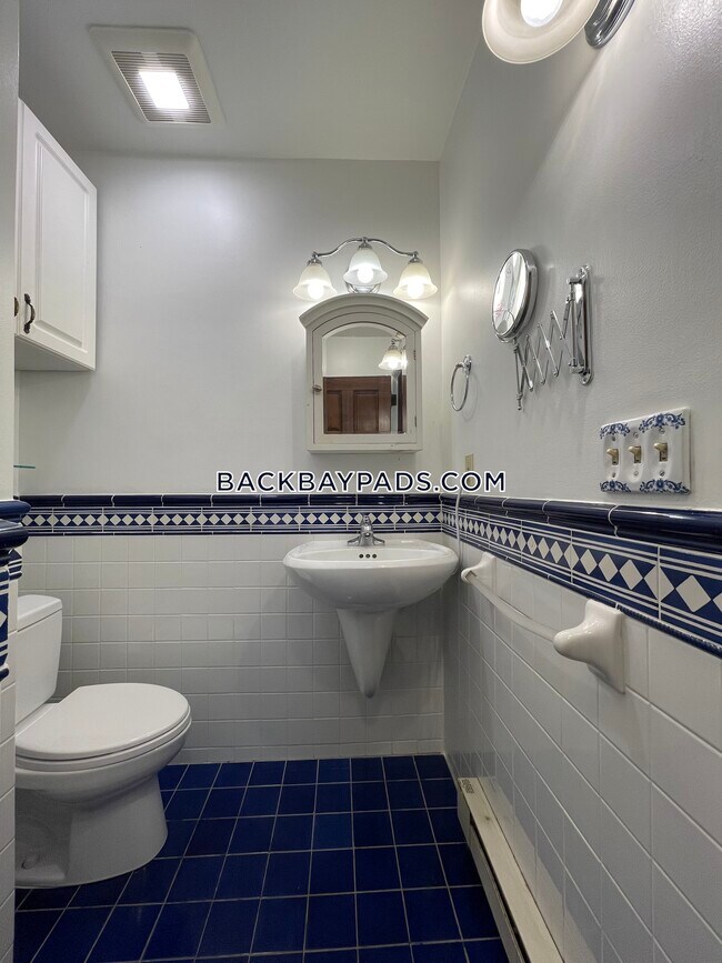 Building Photo - 370 Marlborough St