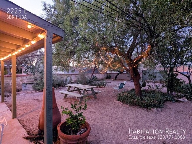 Building Photo - 2225 E 17th St