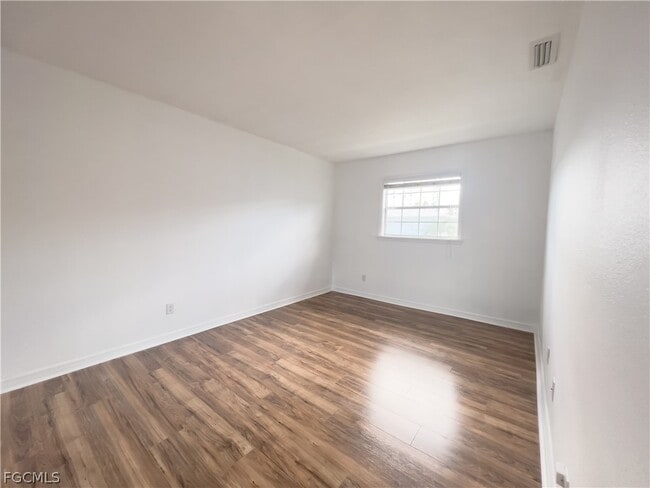 Building Photo - 3324 N Key Dr