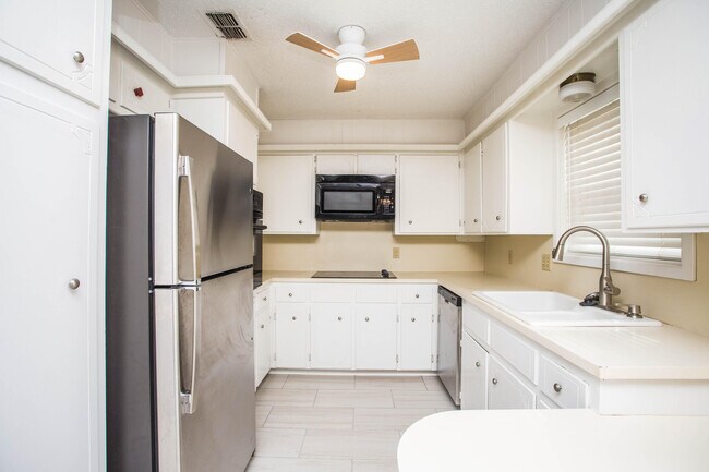 Building Photo - 1407 Elkhart Ave