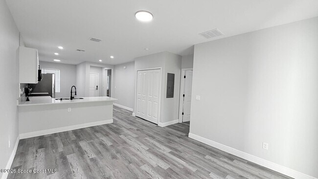 Building Photo - 1581 S Montgomery St