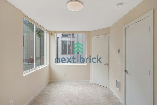 Building Photo - 2 BED & 2 BATH TOWNHOME FOR RENT