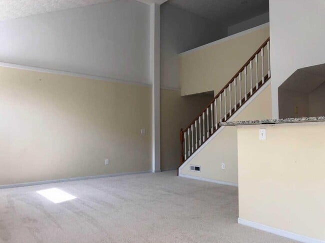 Building Photo - 4175 E Village Dr