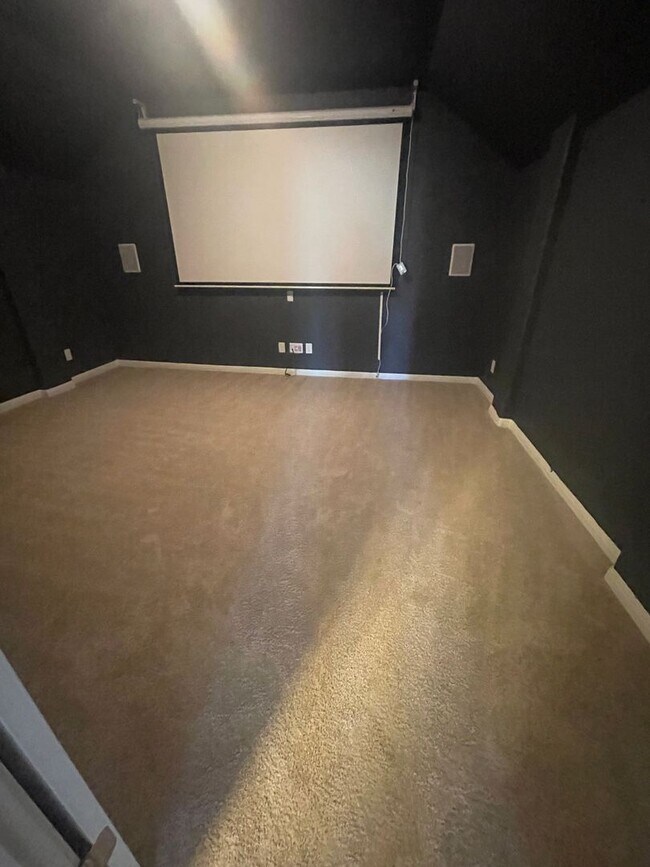 Building Photo - 22427 Carriage Bush