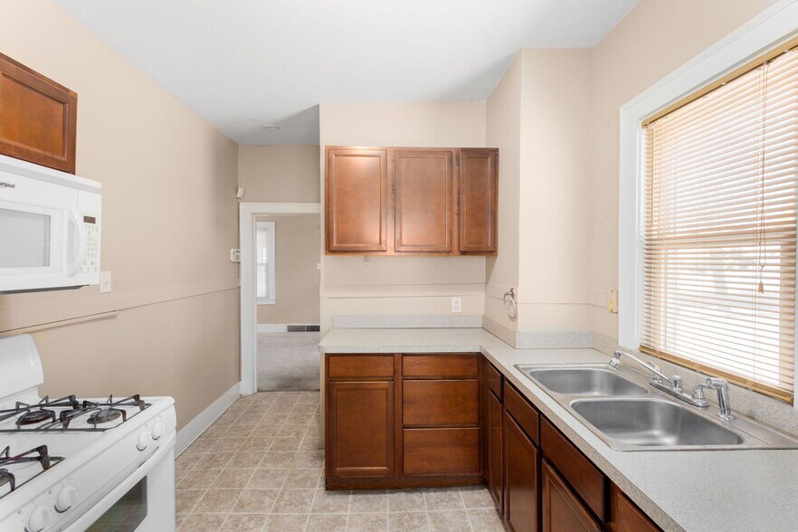 Building Photo - 742 S 23rd St