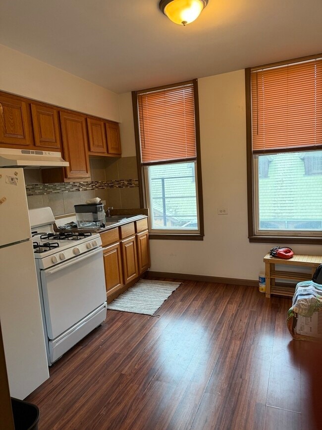 Building Photo - 1410 W Blackhawk St