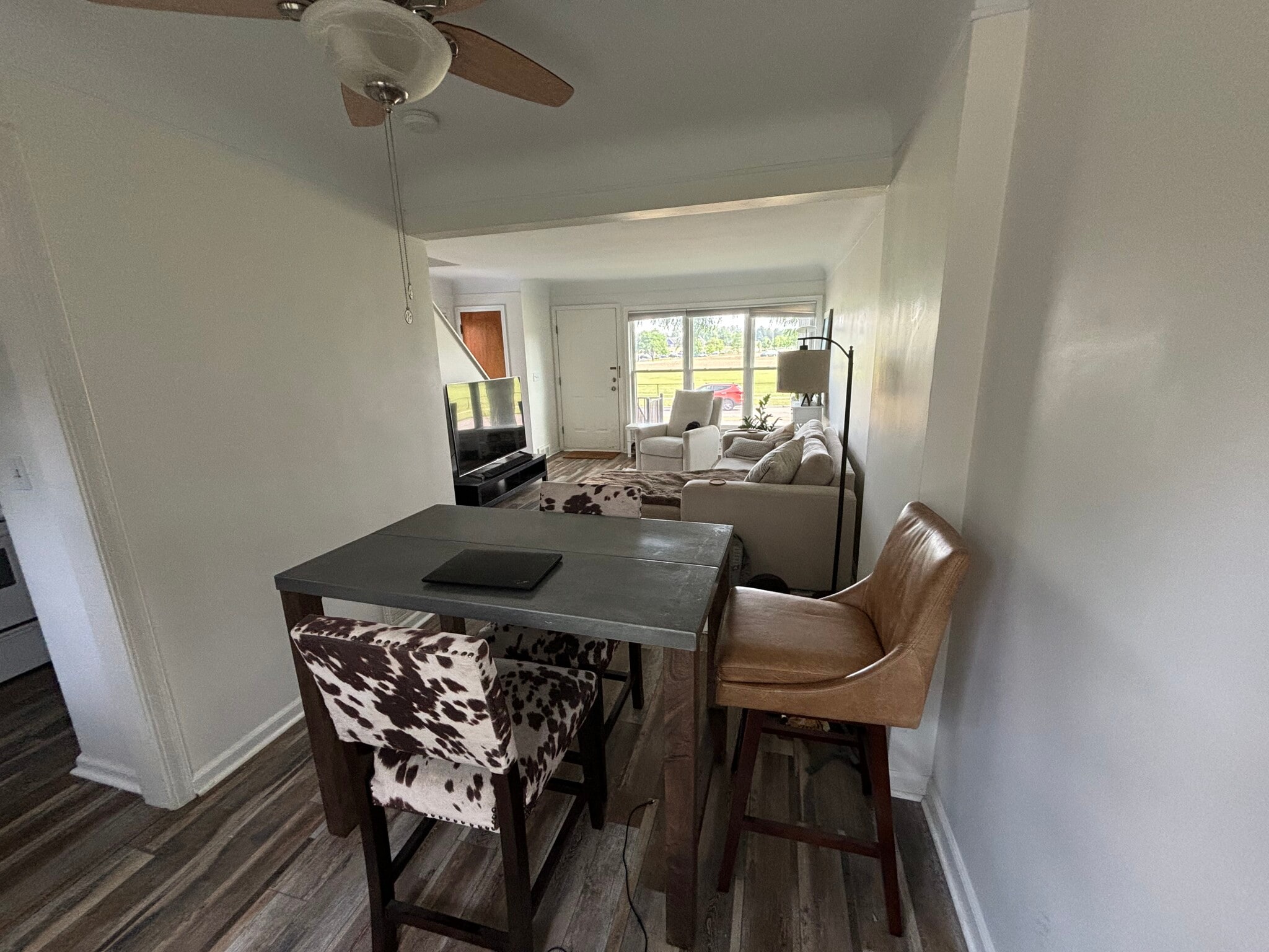 Living/dining area - 506 W Stadium Blvd