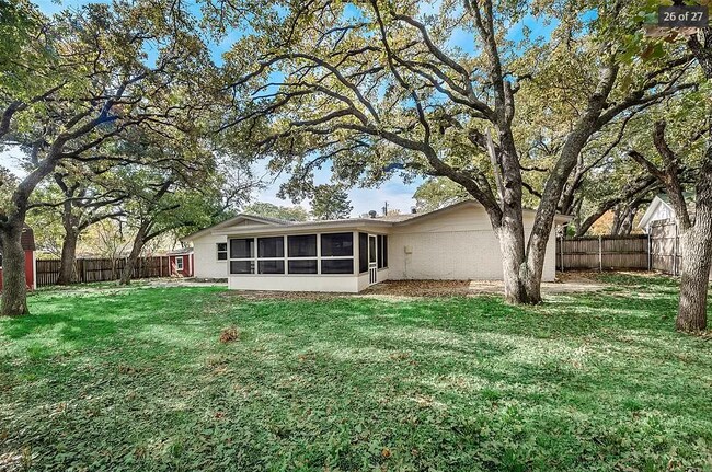 Building Photo - 1520 Sunnybrook Dr