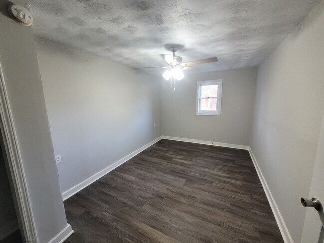 Building Photo - 2400 Bell St