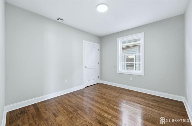 Building Photo - 46 Eppirt St