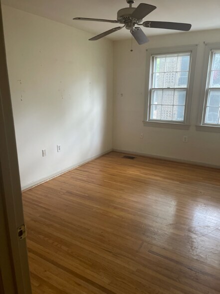 Building Photo - 517 G St SW