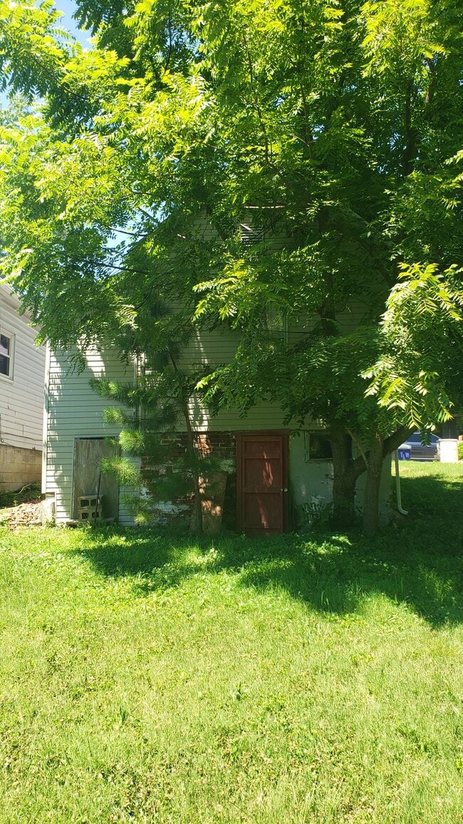 Building Photo - 615 E Water St