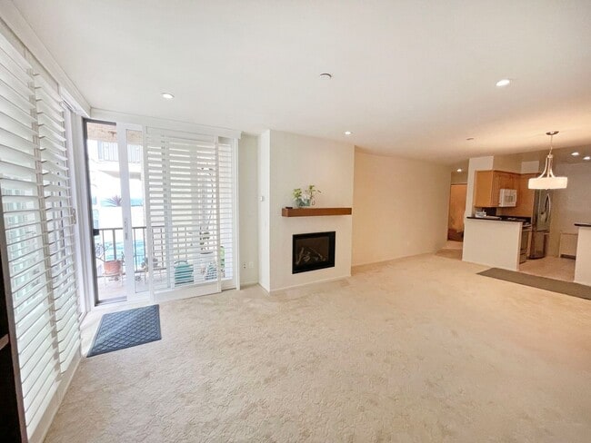 Building Photo - 2 Bed, 2 Bath Condo on the Esplanade with gated entry