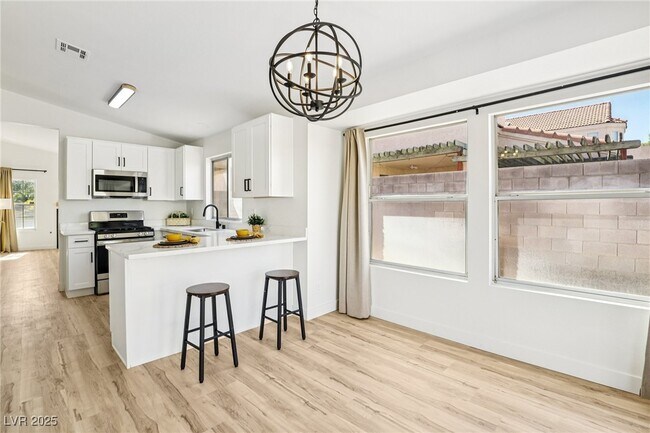 Building Photo - 7400 Queen Palm Dr