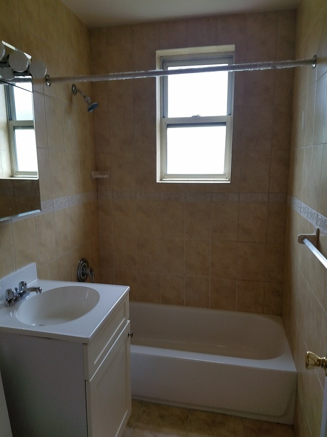 Building Photo - 49 Murdock Ct