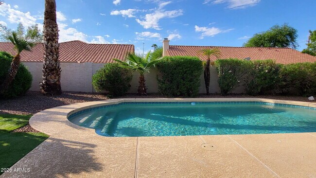 Building Photo - 453 W Larona Ln