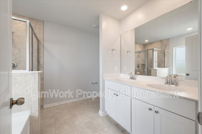 Building Photo - 208 Evergreen Ave