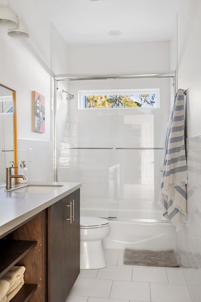 Building Photo - 508 E Huron Ave