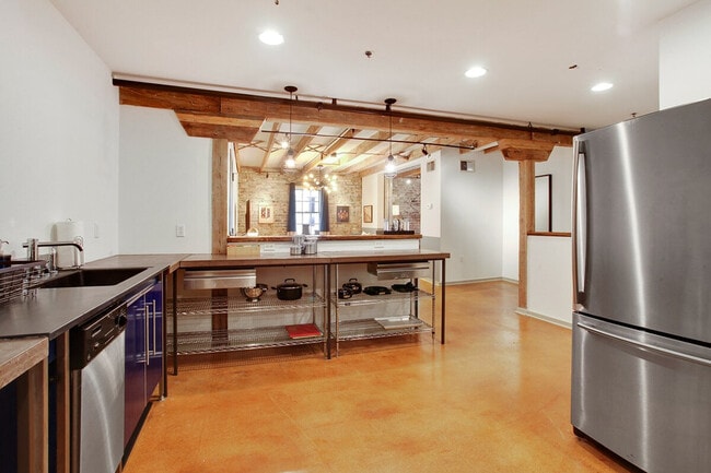 Building Photo - 1041 Constance St