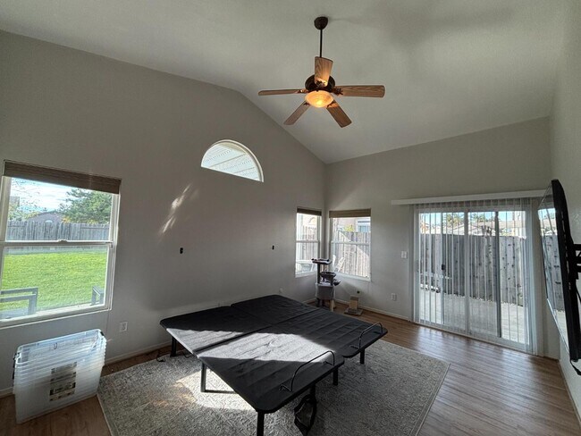 Building Photo - 1012 Freshwater Ct