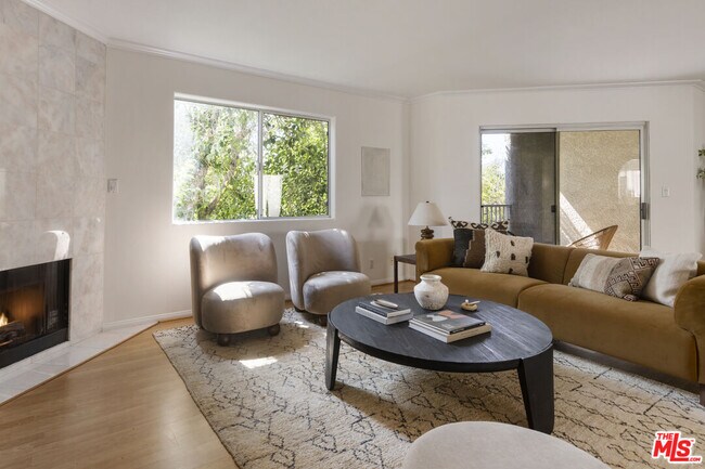 Building Photo - 4003 Sunset Dr