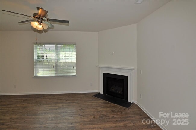 Building Photo - 180 King William Dr