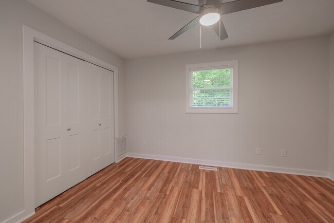 Building Photo - Rollings Hills Apartments