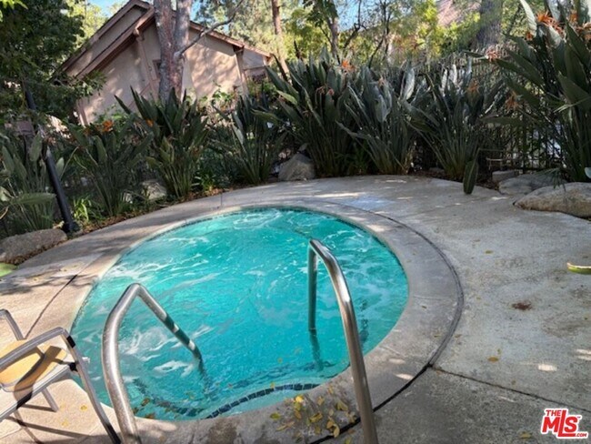 Building Photo - 7120 Carlson Cir