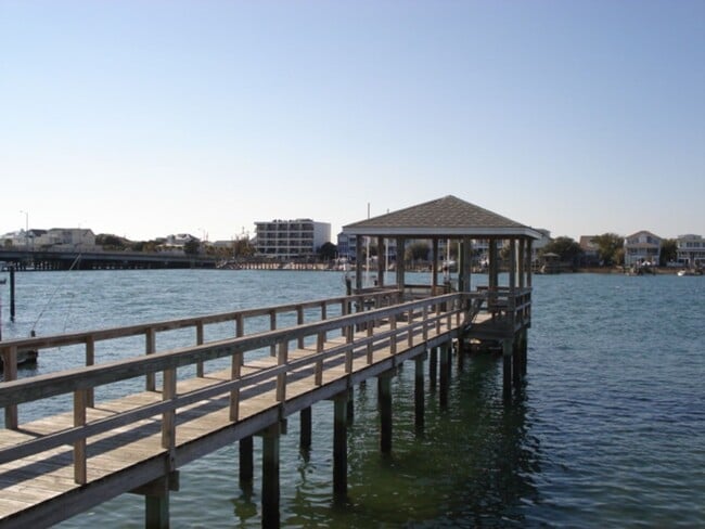 Building Photo - 4B Channel Ave