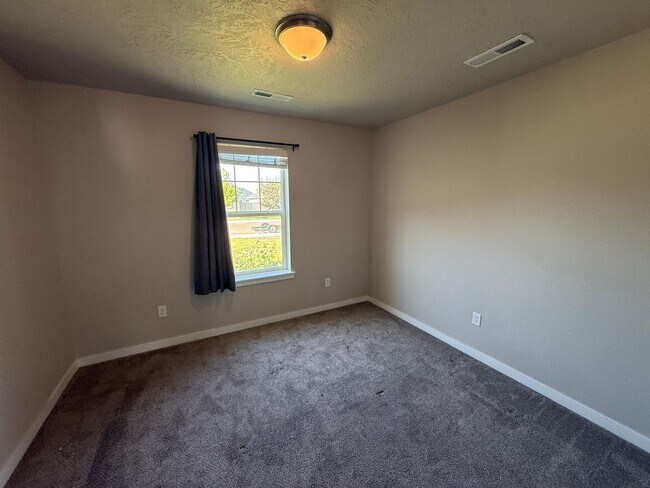 Building Photo - Fully Furnished All Utilities Included.