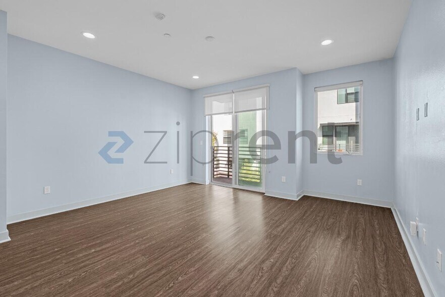 Building Photo - Unit