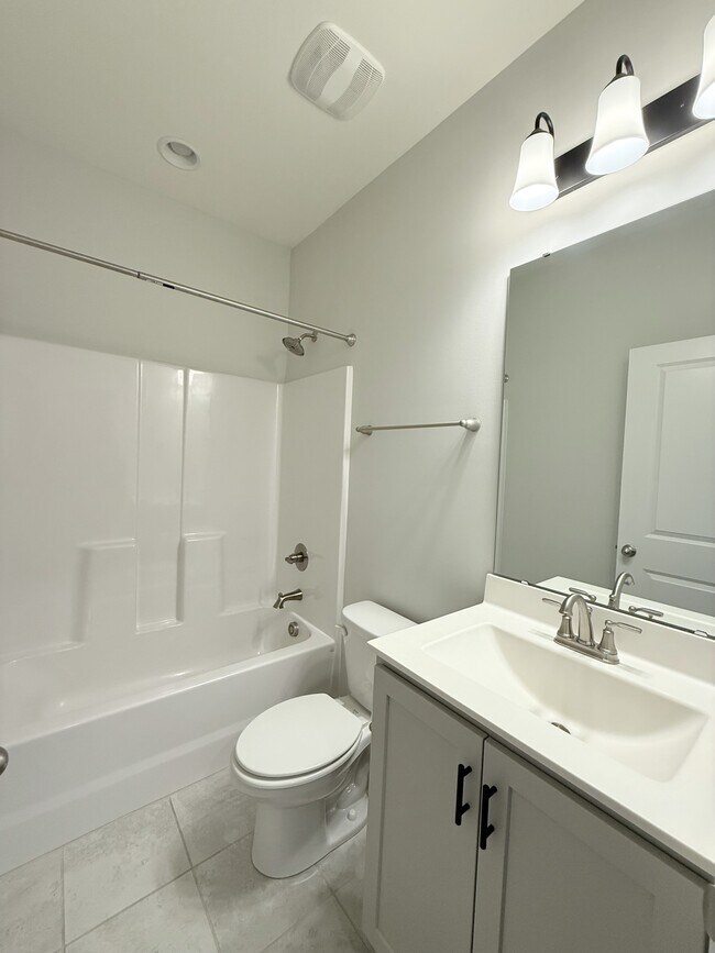 Building Photo - 704 Carraway Garden Dr