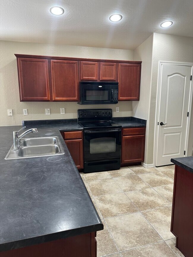 Building Photo - Skyline Ranch home