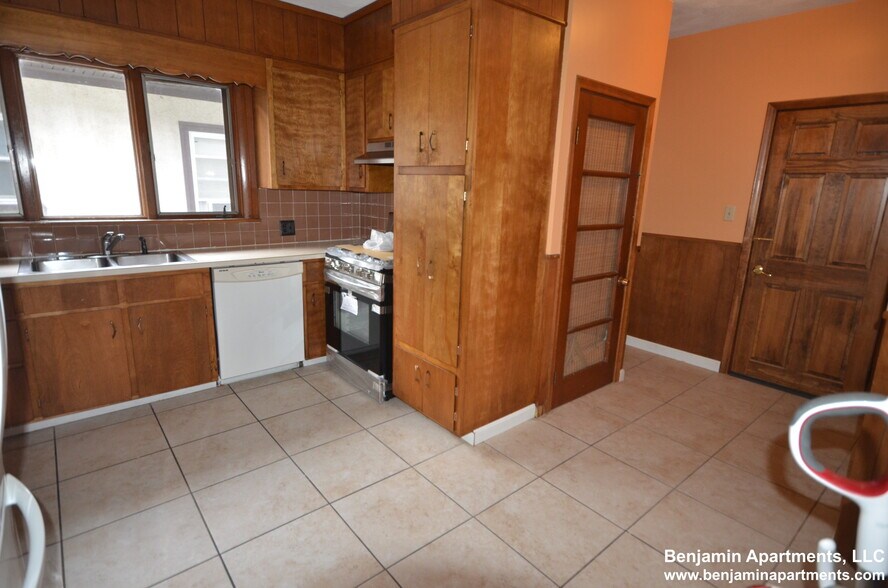 Building Photo - 20 Benton Rd