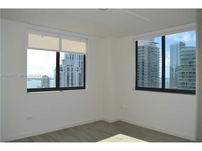 Building Photo - 999 SW 1st Ave