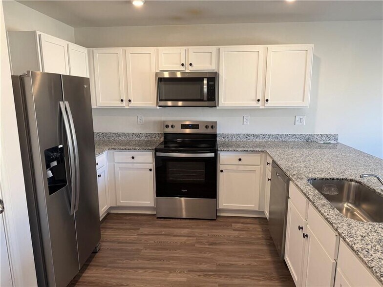 Building Photo - 530 Pemberton St